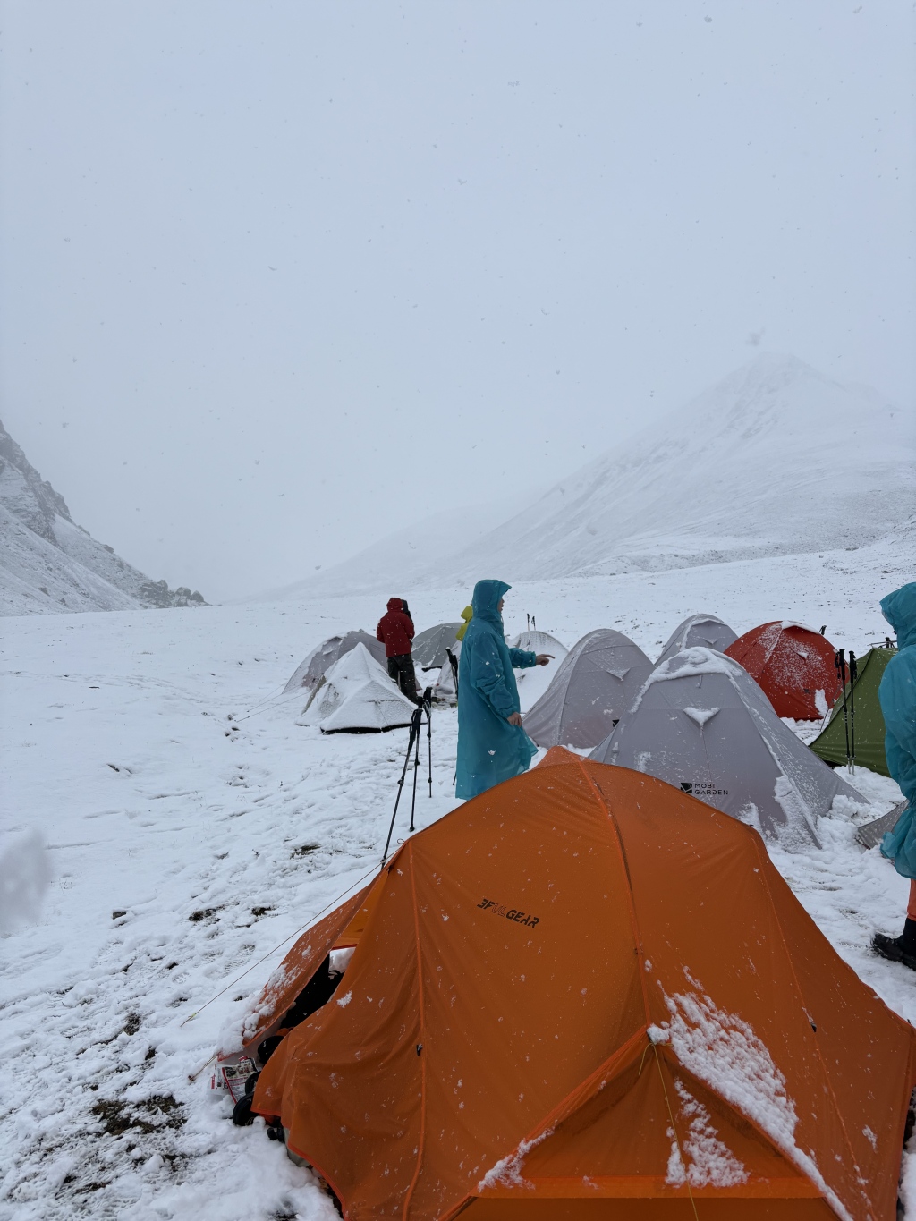 岭：徒步穿越者大撤离背后不朽情缘平台网站致命冷龙(图2)