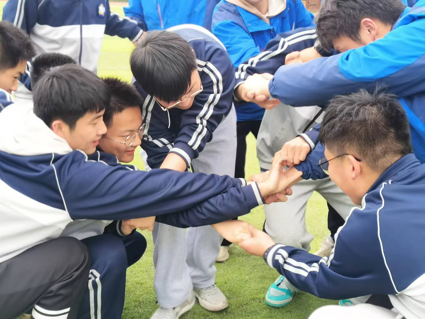 中：开设户外团体心理课不朽情缘正规网站海头高